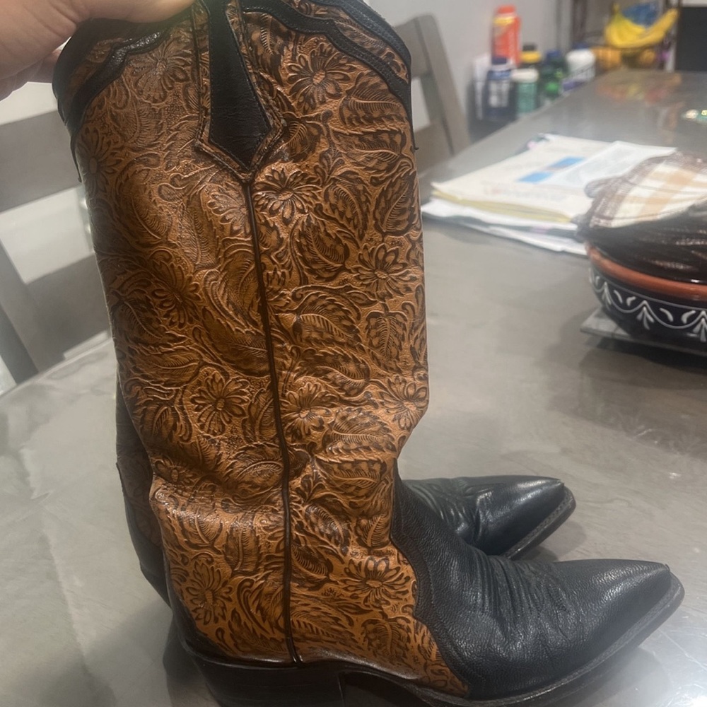 Size 6 women’s cowgirl western leather boots